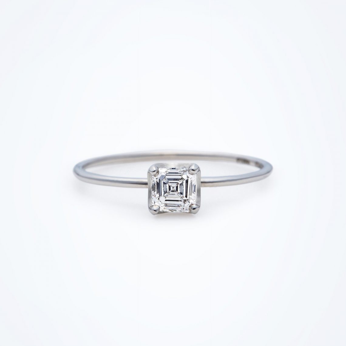 TONE スクエアエメラルドカットダイヤモンド - 和の結婚指輪・婚約指輪